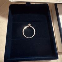 Anello in oro bianco