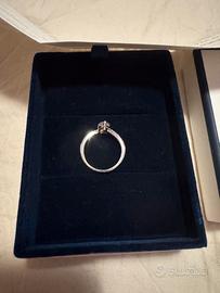 Anello in oro bianco