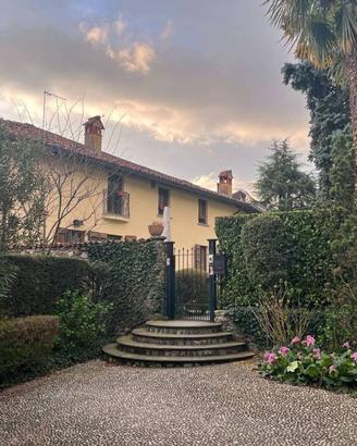 Rustico / Casale di 498 m² con 5 locali e box auto
