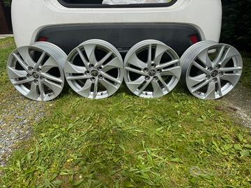 Cerchi in lega Toyota 15”