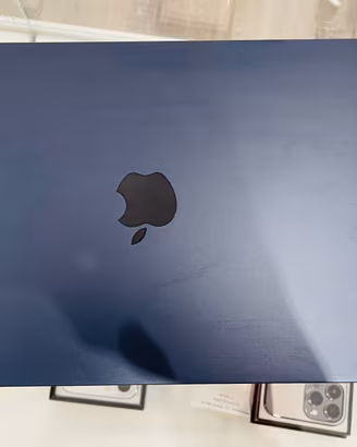 MacBook Air 13 2022 M2 8-1TB usato 