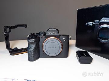 SONY A7 IV Body 10.000 SCATTI COME NUOVA + RIG