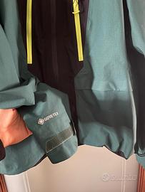Giacca sportiva Goretex.