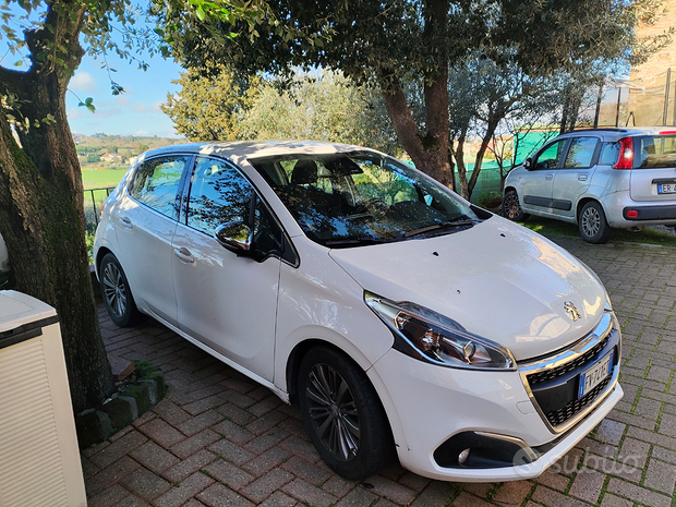 Peugeot 208 2019 60mila km full optional