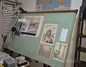 Tavolo da disegno vintage con tecnigrafo