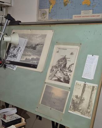 Tavolo da disegno vintage con tecnigrafo