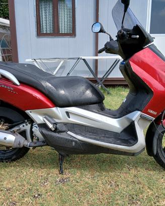 Yamaha X-Max 250