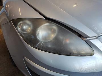 Proiettore destro SEAT ALTEA XL del 2011