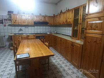 Cucina componibile in pino di svezia