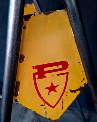 insegna espositore pirelli  trattore