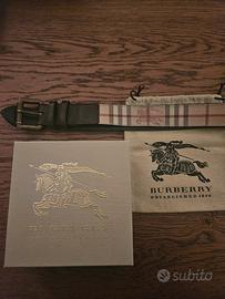 Cintura Burberry con scatola e fodera originali