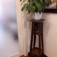 Porta piante da interno in legno. 