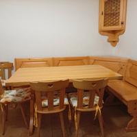 Tavolo, panca e sedie