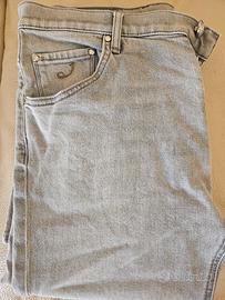 jeans Marca Jacob Cohen colore grigio