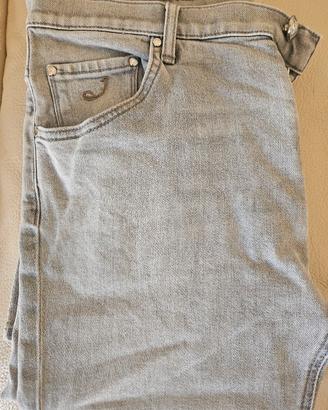 jeans Marca Jacob Cohen colore grigio