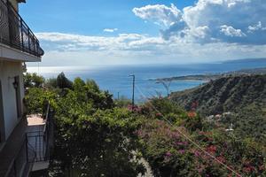 Taormina panoramicissima casa singola con 2 garage