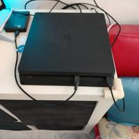 PlayStation 4 slim con 4 giochi originali 