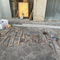 Attrezzi epoca, da muratore e cimeli