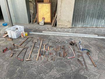 Attrezzi epoca, da muratore e cimeli
