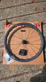 Ruota posteriore Zipp 353 NSW 28 disc Centerlock