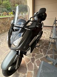 YAMAHA X-MAX 250