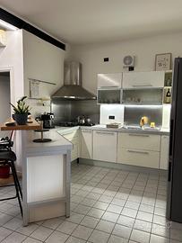 Cucina moderna bianca