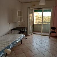 Libera camera singola con balcone e condizionatore