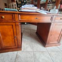 scrivania con sedia