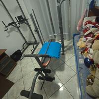 Panca multifunzione con pesi