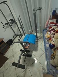 Panca multifunzione con pesi