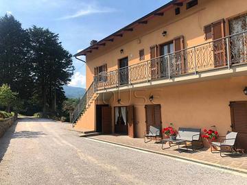 Appartamento di 250 m² con più di 5 locali e posto