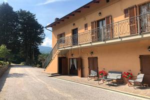 Appartamento di 250 m² con più di 5 locali e posto