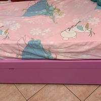 Letto singolo in legno lilla con letto estraibile