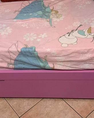 Letto singolo in legno lilla con letto estraibile