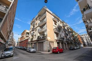 4 LOCALI A BARI