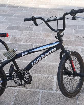 Lombardo Isernia è un'agile e divertente BMX
