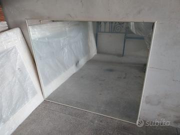 Specchio 105x91 con cornice bianca