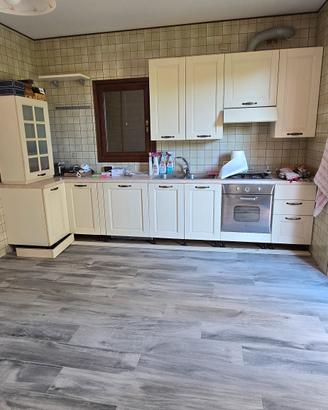 Cucina stile tradizionale in legno completa