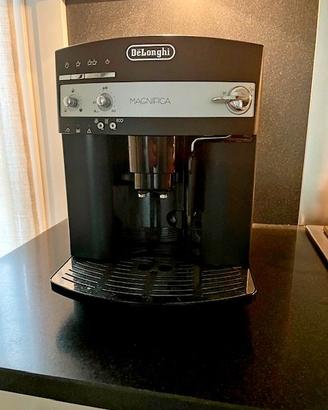 MACCHINA CAFFE' DE LONGHI