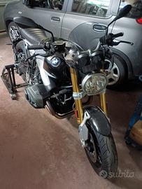 BMW r nine T
