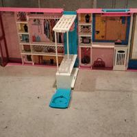 armadio di Barbie 