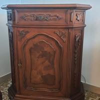 Mobiletto intarsiato