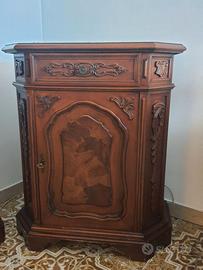 Mobiletto intarsiato