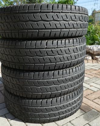 gomme invernali Sava 225\75\16C 121\120R al 80%