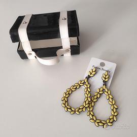 Orecchini pendenti con custodia valigetta