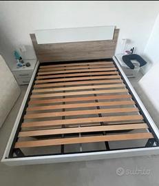 Letto matrimoniale con doghe in legno