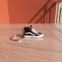 Portachiavi scarpa tipo Vans alta (nera/bianca)