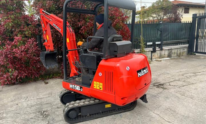 E179 Mini escavatore 15 q Hanix H15B