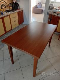 Tavolo da cucina 