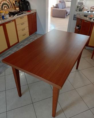 Tavolo da cucina 